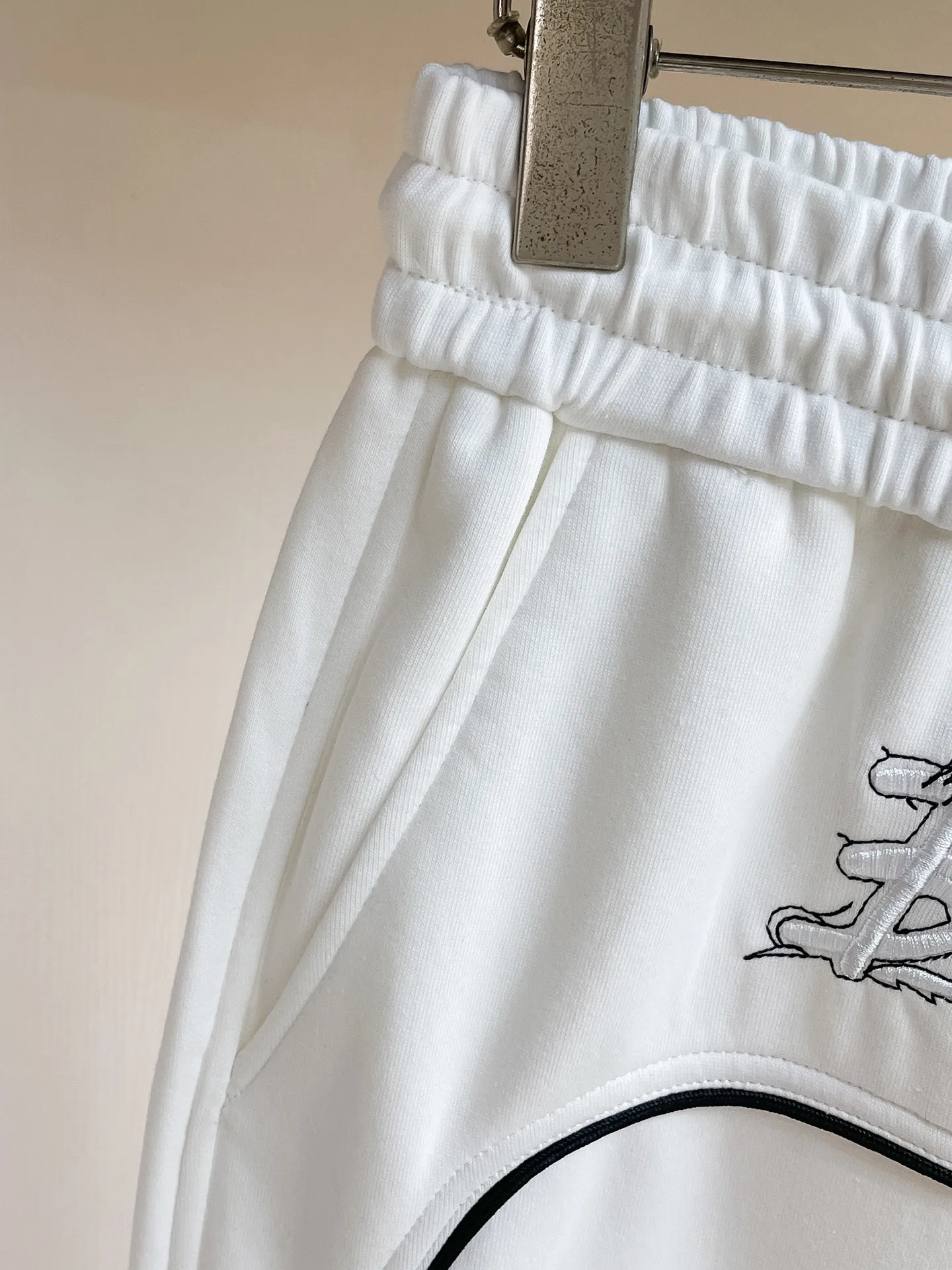 Balenciaga [High Version] 2026 Autumn and Winter latest products, available at counters at the same time, Original product, fashionable casual trousers and casual trousers, using imported original fabrics, top-grade embroidery 🪡 craft letter pattern logo, original hardware accessories decoration, simple yet fashionable, fashionable and handsome upper body, Sizes: M-3XL